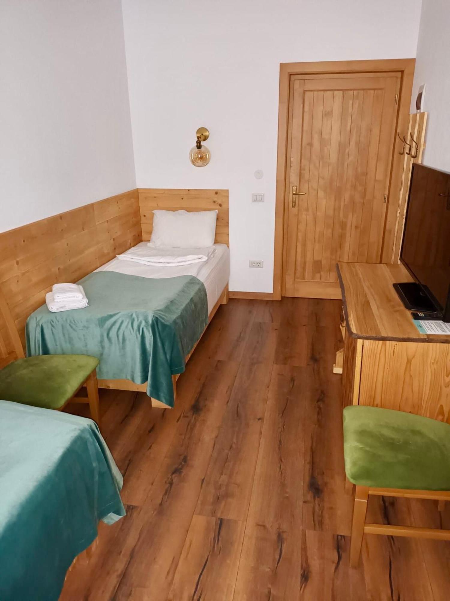 Pensiunea Coronita Vişeu de Sus Habitación foto